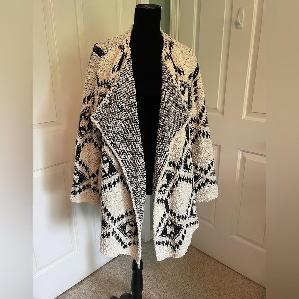 POL Aztec Popcorn Cream and Black cardigan Sweater - Small